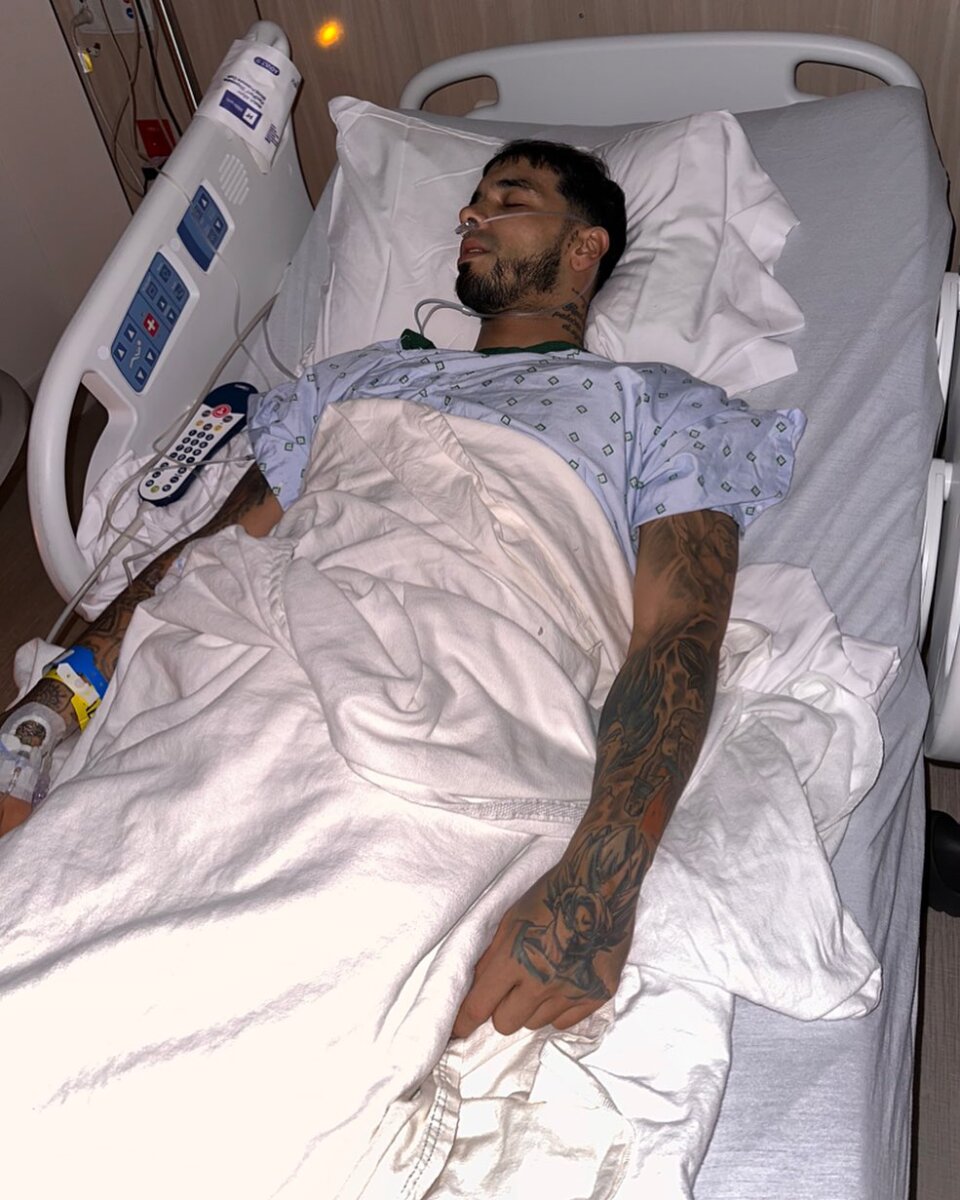 "De vida o muerte": Anuel atraviesa grave quebranto de salud El cantante puertorriqueño Anuel AA tuvo que ser operado de urgencia. Este es su estado de salud.