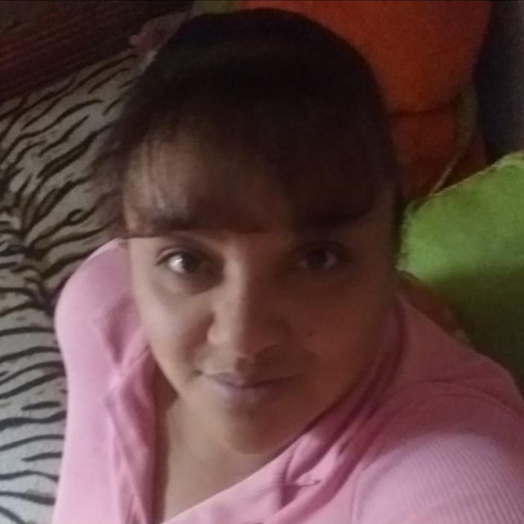 Murió mujer a la que su pareja le prendió fuego en su vivienda en Ciudad Bolívar Olga Lucía Quiñonez, de 42 años, falleció luego de ser víctima de un salvaje ataque por parte de su pareja sentimental, quien le prendió fuego a ella y a su pequeña hija de 10 años, al interior de su casita en Los Alpes, en Ciudad Bolívar.