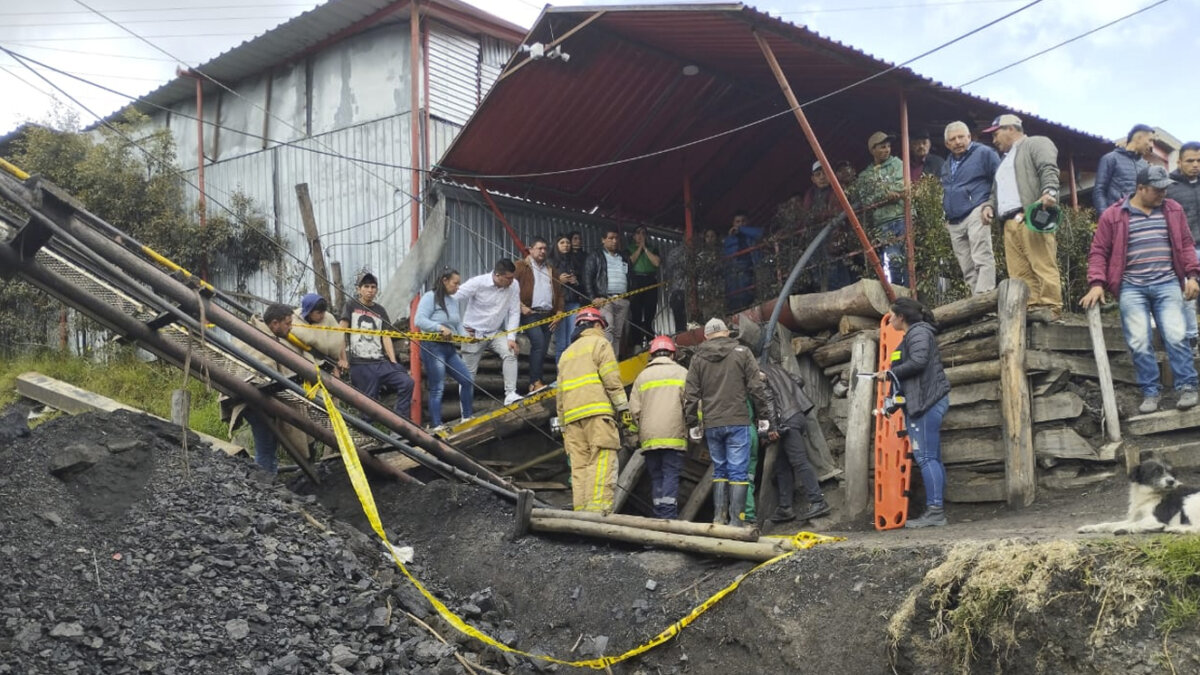 Grave explosión en mina de carbón de Sutatausa La tarde de este domingo, se registró una explosión en una mina de carbón ubicada en la vereda Peñas de Boquerón, en el municipio de Sutatausa (Cundinamarca).