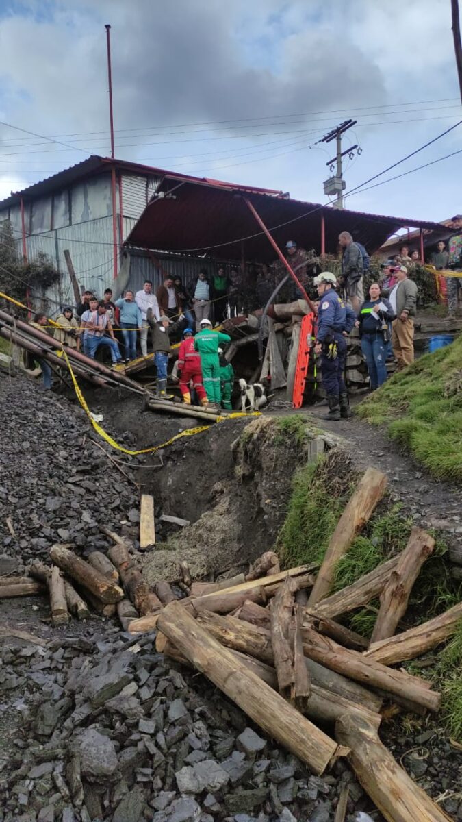 Grave explosión en mina de carbón de Sutatausa La tarde de este domingo, se registró una explosión en una mina de carbón ubicada en la vereda Peñas de Boquerón, en el municipio de Sutatausa (Cundinamarca).