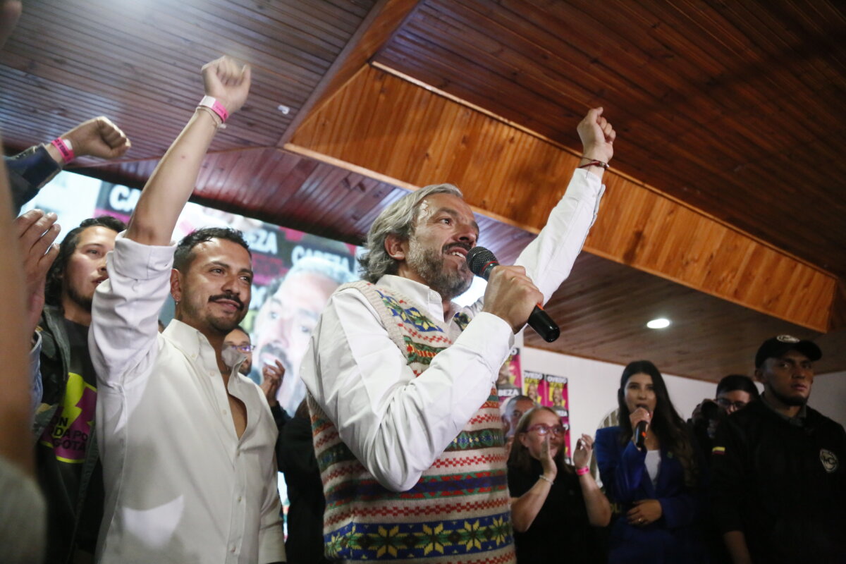 Oviedo se convirtió en una revelación política Juan Daniel Oviedo se consolidó como segundo en la competencia por la alcaldía de Bogotá, por encima de Gustavo Bolívar, y alcanzó más de 600 mil votos.