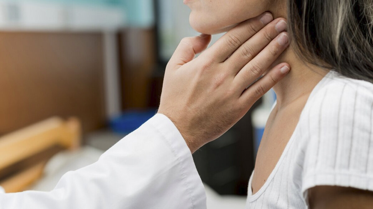 Póngale cuidado al dolor de garganta El dolor de garganta es una molestia que la mayoría de las personas experimenta al menos una vez en su vida. Aun que puede ser pasajera, en algunos casos puede ser síntoma de afecciones más graves.
