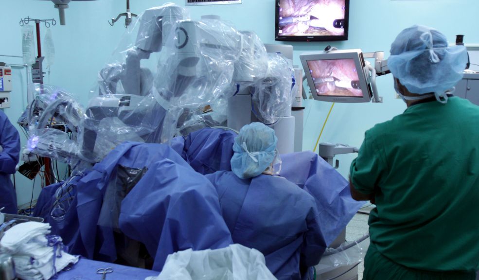 Condenaron a 6 reconocidos médicos por falsificar títulos para cirugías estéticas