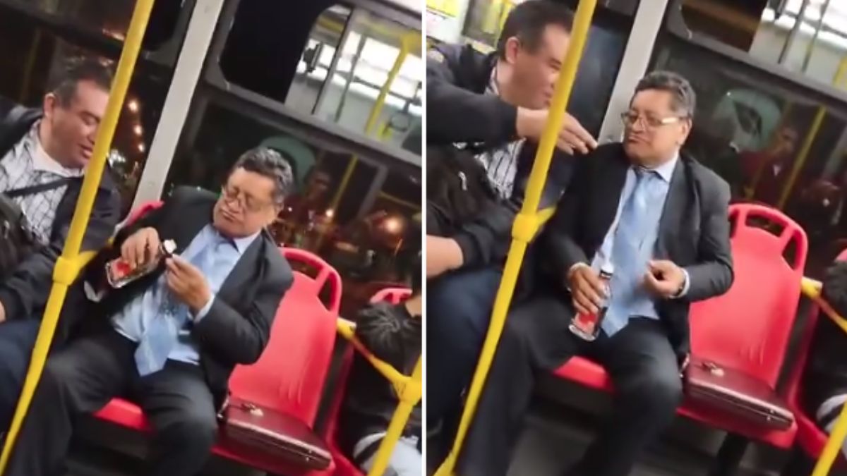 EN VIDEO: Cogen TransMilenio de cantina, hombres se pusieron a beber En redes sociales circula el vídeo de dos hombres que mientras se movilizaban en un bus de TransMilenio, compartieron un trago de aguardiente juntos.