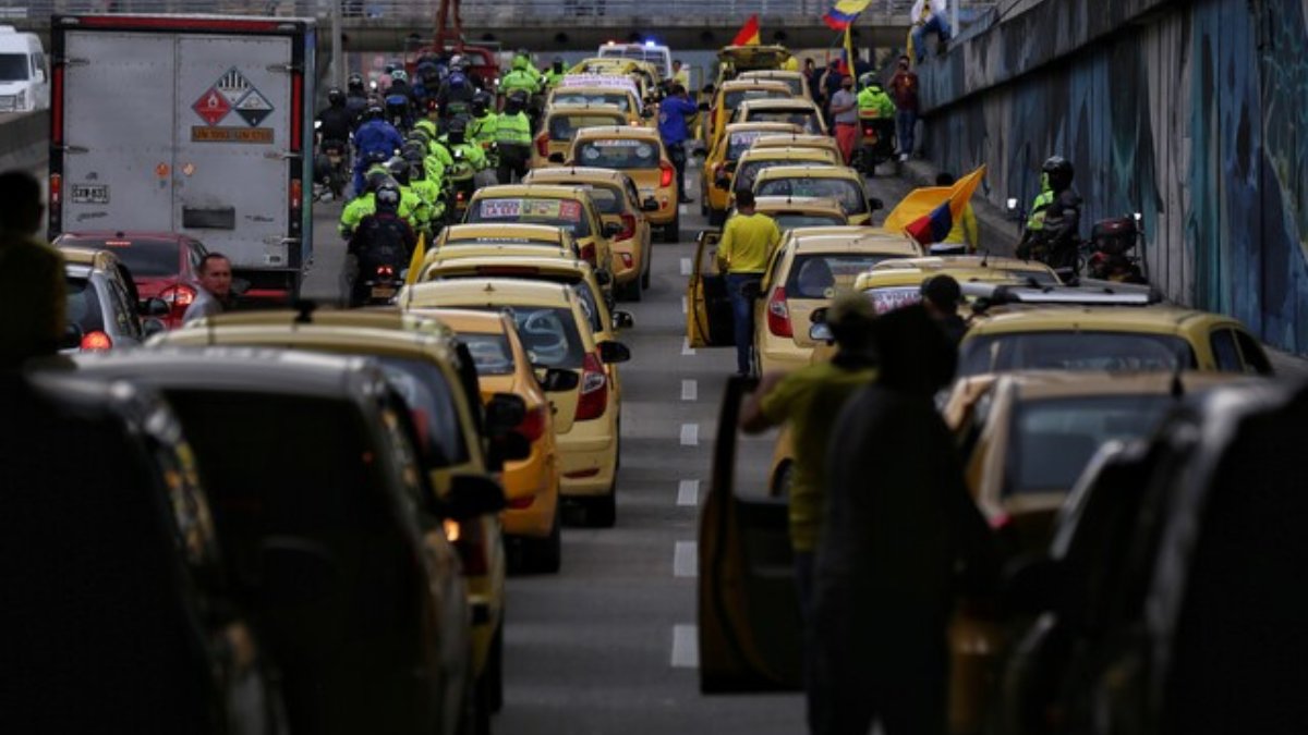¡Prepárese! Este 25 de octubre habrá paro de taxistas El gremio de taxistas confirmó paro este miércoles, por inconformidades con el Gobierno. Serán 7 puntos de concentración en toda la capital.