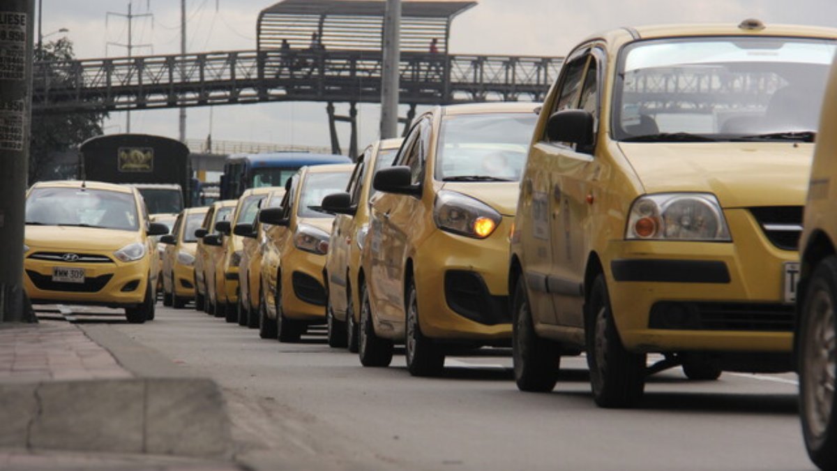 Así avanza el paro de taxistas en Bogotá Desde anoche emepezaron los bloqueos por parte del gremio de taxistas. Hoy se han presentado dificultades viales en varios puntos de la ciudad, incluido el municipio de Soacha.