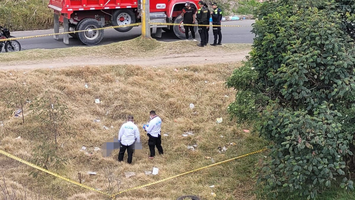 Autoridades hallan cuerpo en Ciudad Bolívar El cuerpo hallado se encontraba en un potrero a pocos metros de otra impactante muerte.