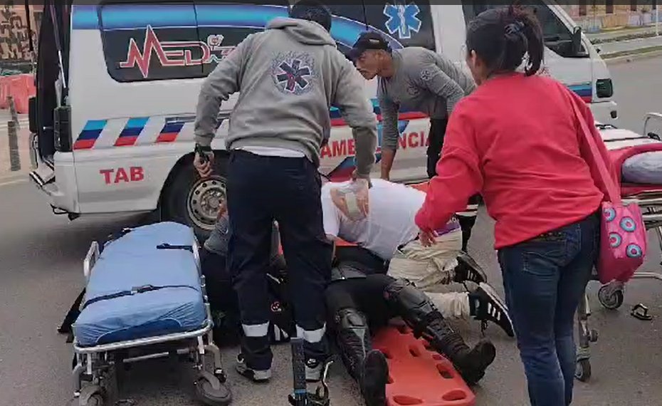 Fuerte agarrón entre tripulantes de ambulancias por un paciente Tripulantes de ambulancias se pelearon por un paciente.
