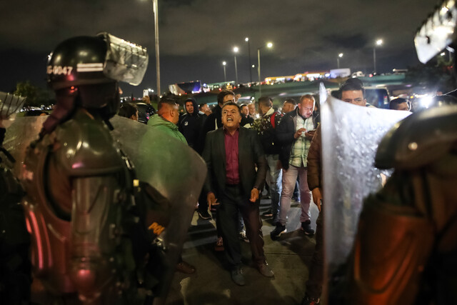 "A Bogotá no se le amenaza": dura respuesta de la Alcaldía de Bogotá a paro de taxistas Luego de las amenazas conocidas por líderes de taxistas sobre lo que iba a suceder en el próximo paro del gremio organizado para el miércoles 22 de noviembre, la Alcaldía de Bogotá respondió fuertemente ante las declaraciones.