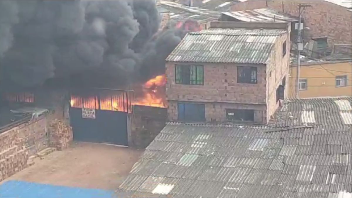 A esta hora se presenta fuerte incendio en inmediaciones del Hospital Meissen Durante la tarde de este jueves se reportó un fuerte incendió en inmediaciones del Hospital Meissen, ubicado en la localidad de Ciudad Bolívar.