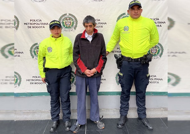 Capturan en Bogotá a violador en serie de niños La Policía Metropolitana de Bogotá logró la captura de un temido violador en serie de menores. Se trataría de 'La Bestia II', señalado de cometer al menos siete casos de acceso carnal abusivo y violento contra niñas menores de 14 años de edad.