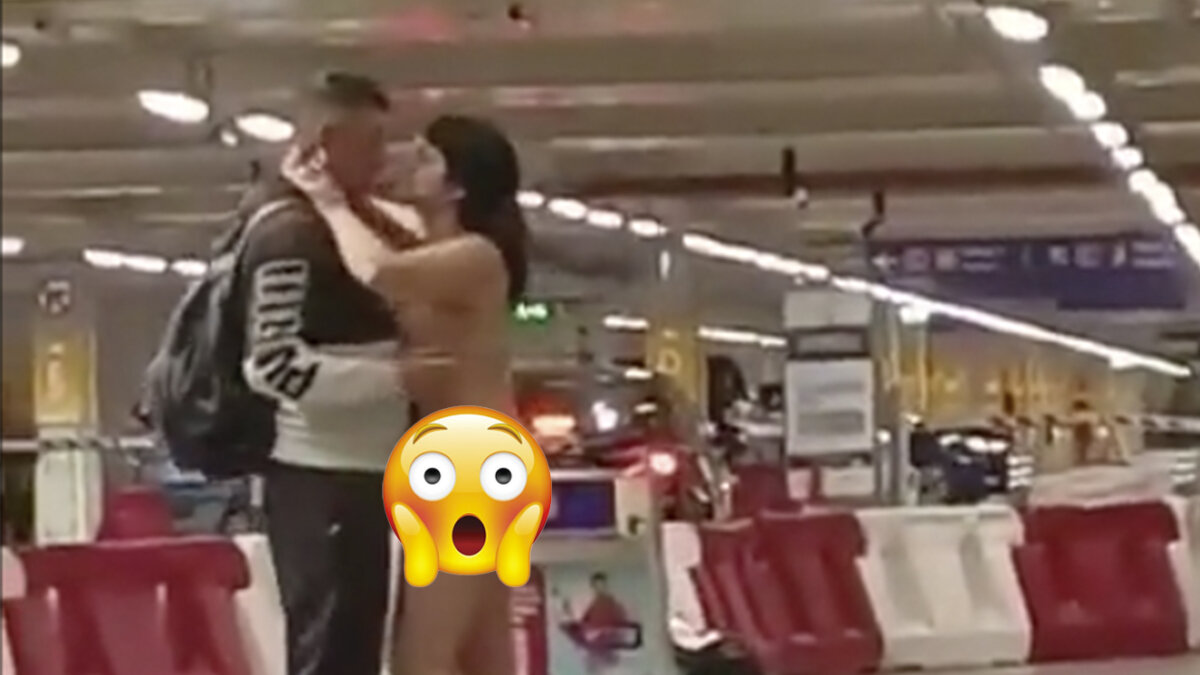 EN VIDEO: Mujer desnuda aterroriza y agrede a personas en un aeropuerto En redes sociales se ha vuelto viral un video en el que se observa a mujer completamente desnuda atacando a varias personas en un aeropuerto de Chile.