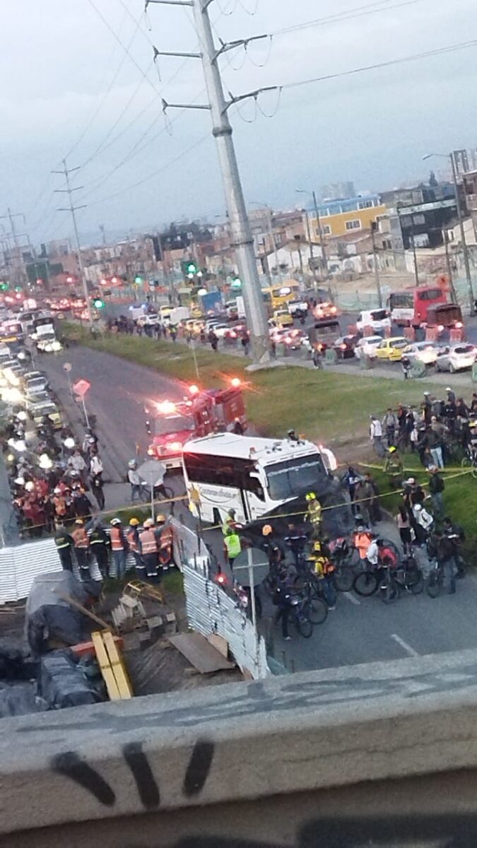 Fatal accidente entre ciclista y un bus en Puente Aranda En la tarde del pasado 21 de noviembre un fuerte accidente sobre la carrera 68 con Av. 1° de mayo dejó sin vida a un ciclista.