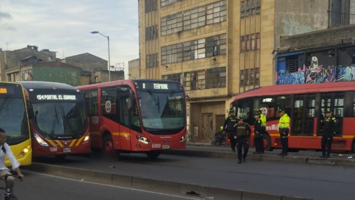 Fuerte siniestro deja un peatón muerto en la localidad de Santa Fe Un fatal accidente entre un bus de TrasnMilenio y un peatón sobre la Avenida Caracas, afecta la movilidad en la localidad de Santa Fe.