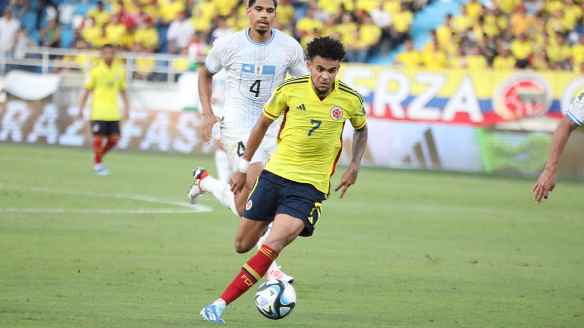 Luis Díaz encabezará lista de jugadores para duelos de eliminatorias La Federación Colombiana de Fútbol confirmó que el futbolista Luis Díaz, contra todo pronóstico, encabezará la lista de jugadores para las eliminatorias que se jugarán ante Brasil y Paraguay.