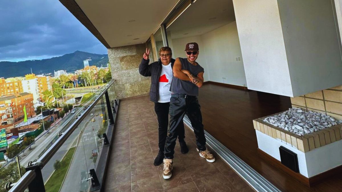 Mario Ruiz le regaló un apartamento a su mamá El exparticipante de 'Masterchef' y reconocido creador de contenido, Mario Ruiz, protagonizó un emotivo momento luego de regalarle casa propia a su mamá en Bogotá.