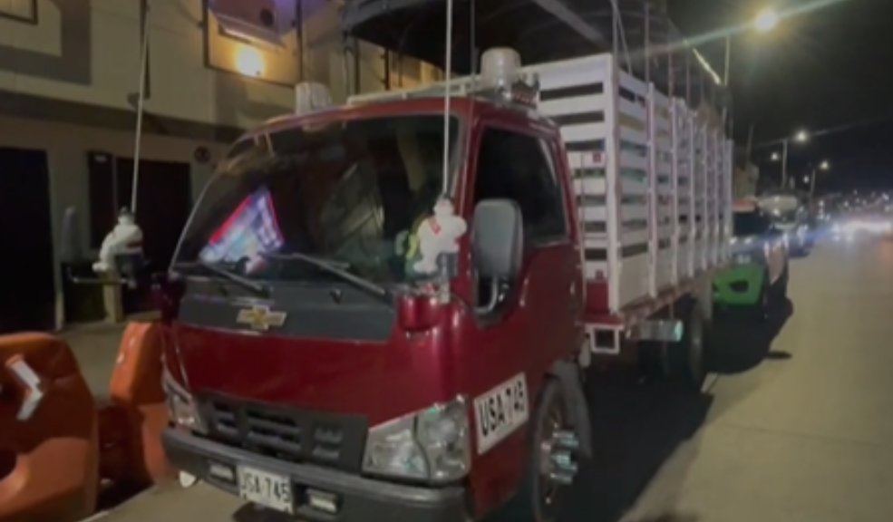 Capturan a pillo por robo de un camión Uniformados capturaron a un sujeto de 24 años implicado en el robo de un furgón cargado con alimentos en la localidad de Ciudad Bolívar.
