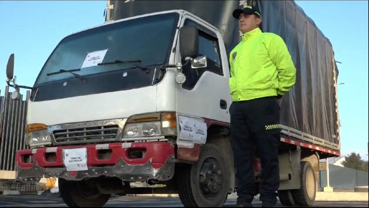 Recuperan vehículos que habían sido hurtados en Bogotá En la última semana la Policía Nacional recuperó 30 vehículos y 16 motocicletas que había sido robadas.