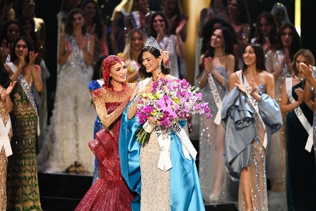 Miss Nicaragua se coronó como la nueva Miss Universo La licenciada en comunicaciones, Sheynnis Palacios, quien representaba a Nicaragua, se coronó como la Miss Universe 2023 en El Salvador.