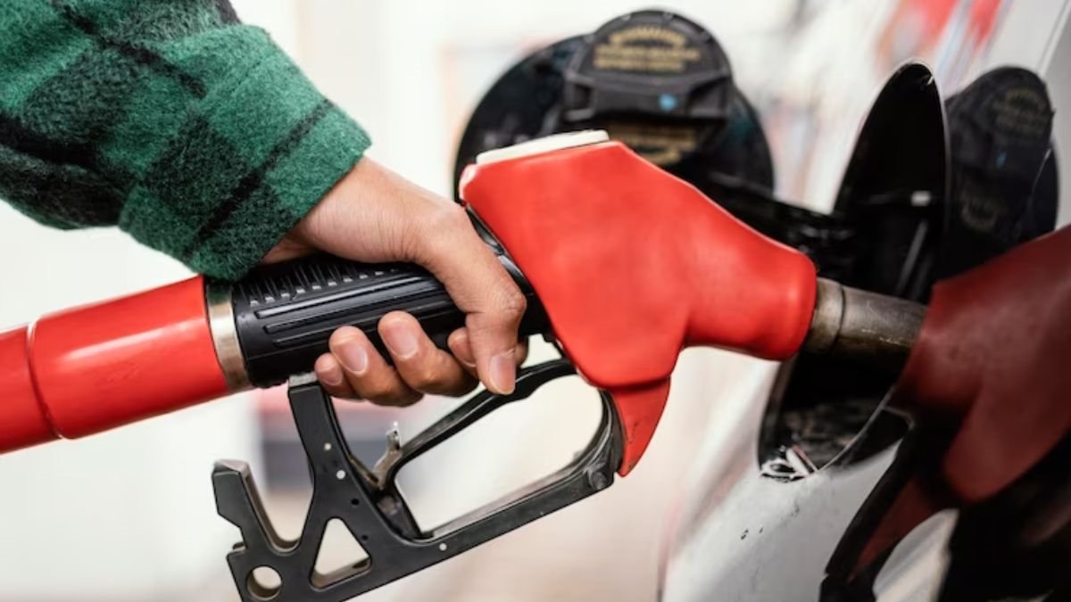 Así quedó el precio de la gasolina Desde este sábado 24 de febrero empezaron a regir nuevos precios de la gasolina, por el ajuste anual que se hace en la composición tarifaria de los precios de los combustibles, según la inflación del año anterior, en el precio al productor.