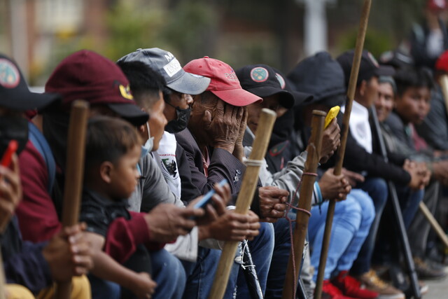 Desplazados del Chocó por la violencia, fueron sacados del terminal de transportes de Bogotá En la madrugada de este lunes, cientos de indígenas desplazados del Chocó llegaron a Bogotá tras el paro armado del Eln efectuado en dicho territorio.
