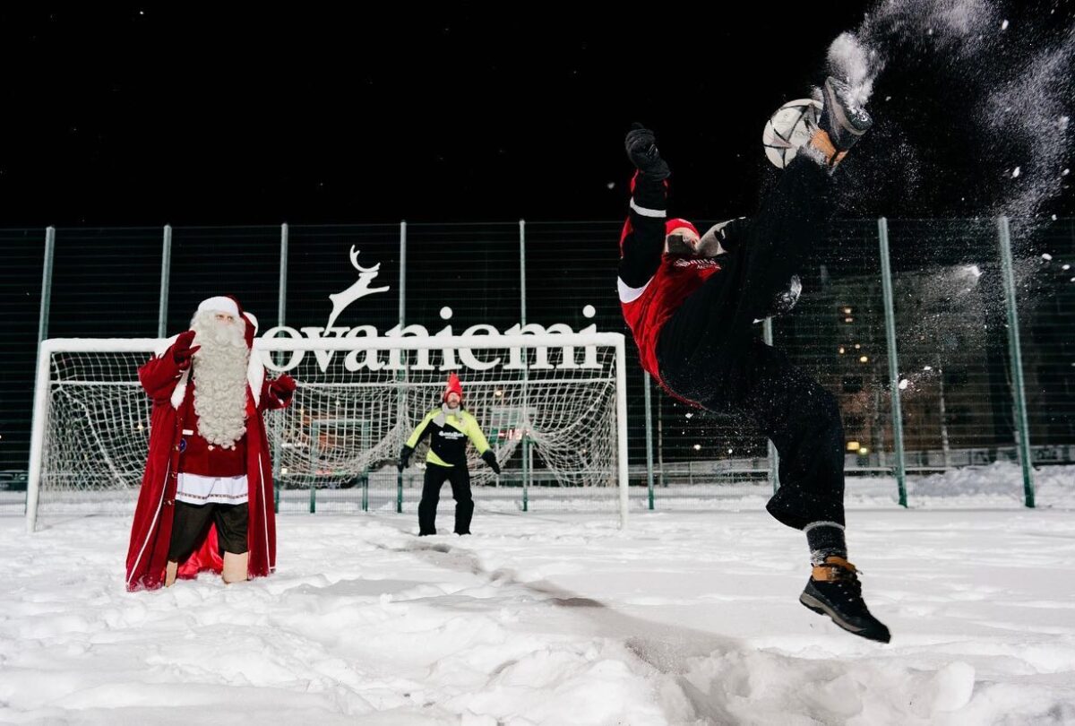 Santa Claus FC: goles y navidad todo el año Además de regalos, Papá Noel mete goles, por lo menos es así en la sexta división de Noruega, donde milita el Santa Claus FC, un equipo que todo el año conserva el espíritu navideño.