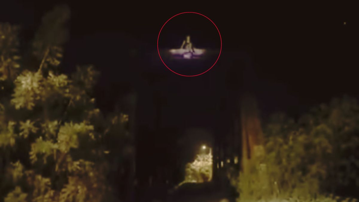Estremecedor: captan supuesta bruja sobre un puente en el Magdalena Personas captaron la silueta de quien sería una bruja sentada sobre un puente. Vea el video aquí. ¿Ustedes qué opinan?