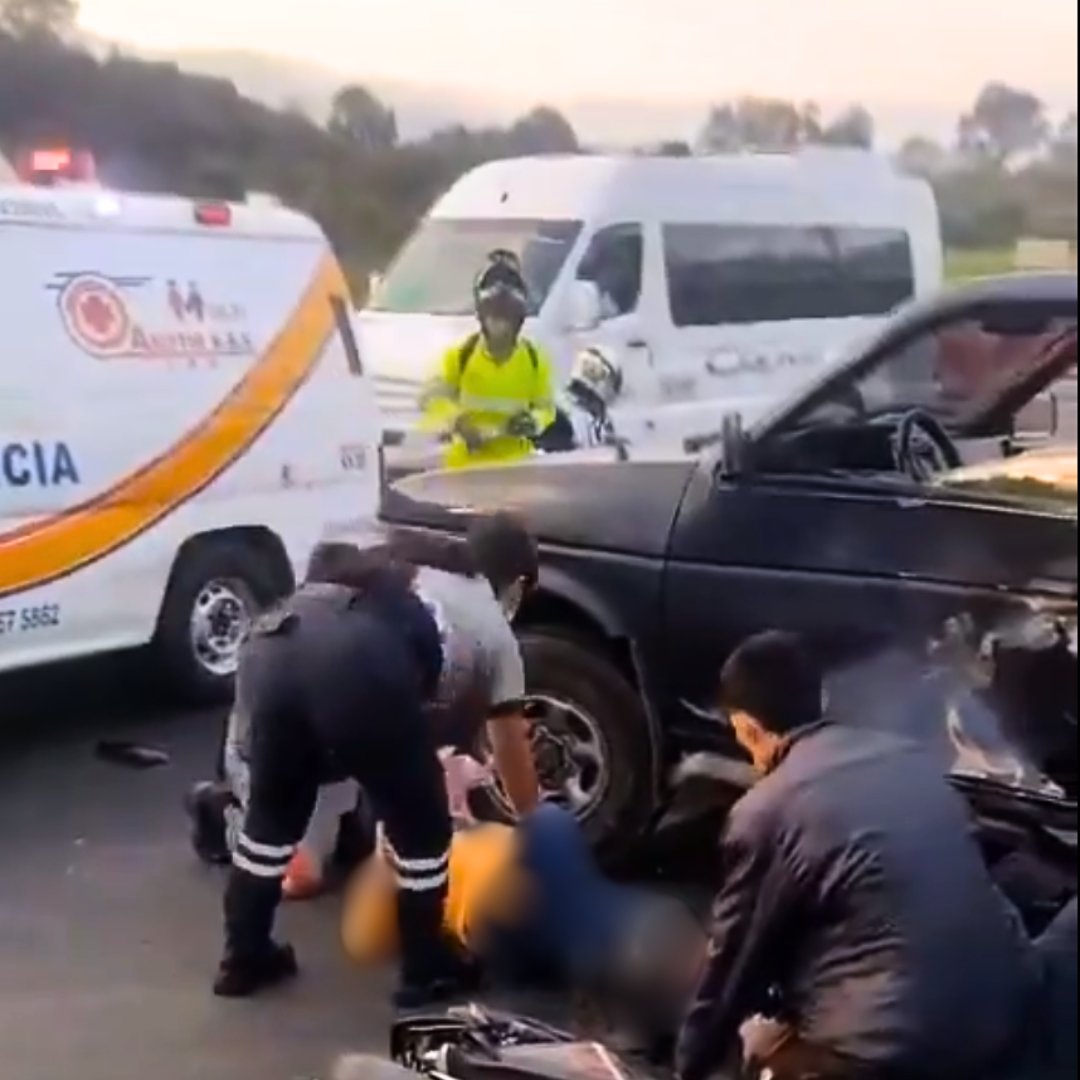 EN VIDEO: Grave accidente de tránsito dejó a dos motociclistas heridos en Fusagasugá En la mañana de este 30 de enero, dos motociclistas resultaron heridos por una infracción de tránsito que cometió un conductor de una camioneta.