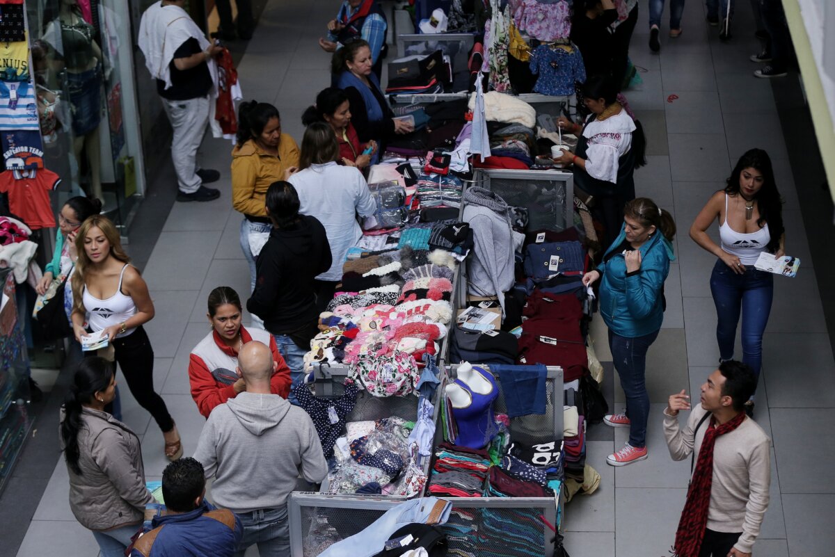 Aproveche la semana de descuentos en el GranSan Hasta el próximo sábado 6 de febrero las personas podrán disfrutar de la Semana Outlet que se está llevando a cabo en el centro comercial mayorista GranSan (Centro de Bogotá), donde encontrarán prendas desde $5.000.