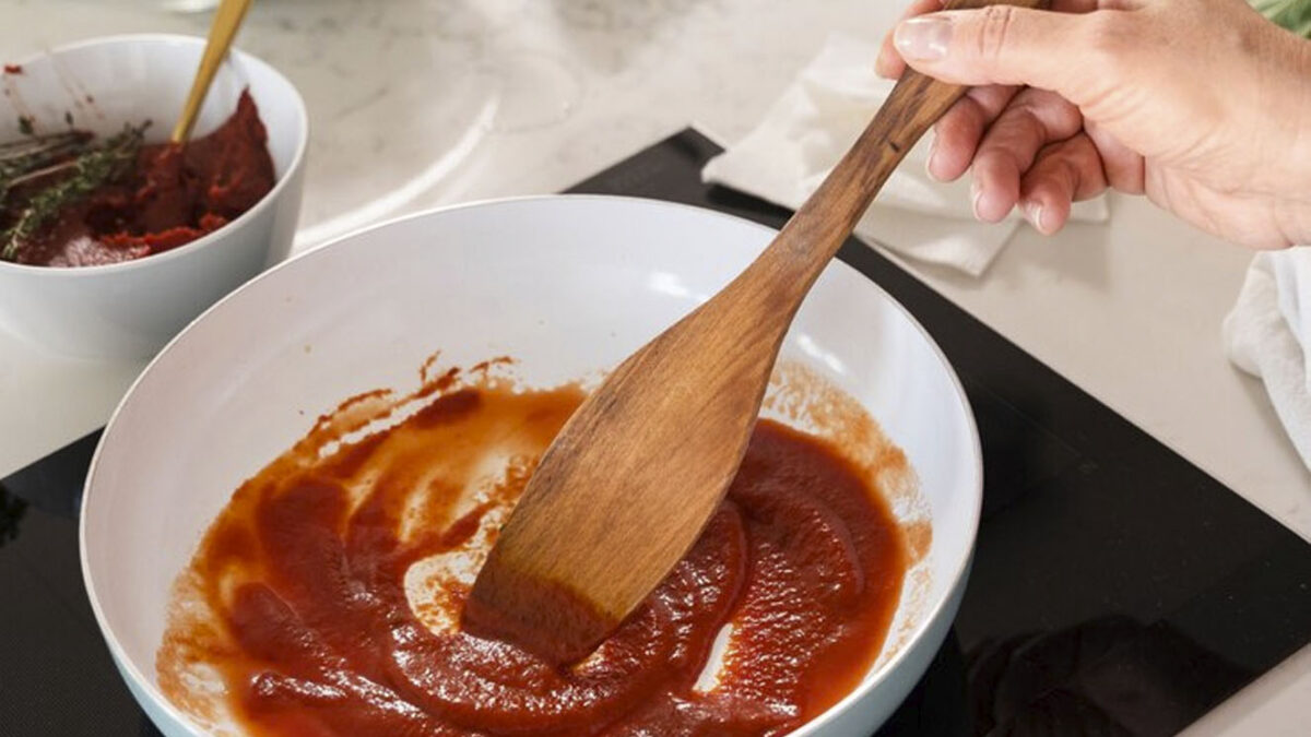Así se prepara la mejor salsa napolitana La cocina italiana es conocida en todo el mundo por su simplicidad, autenticidad y la riqueza de sus sabores.