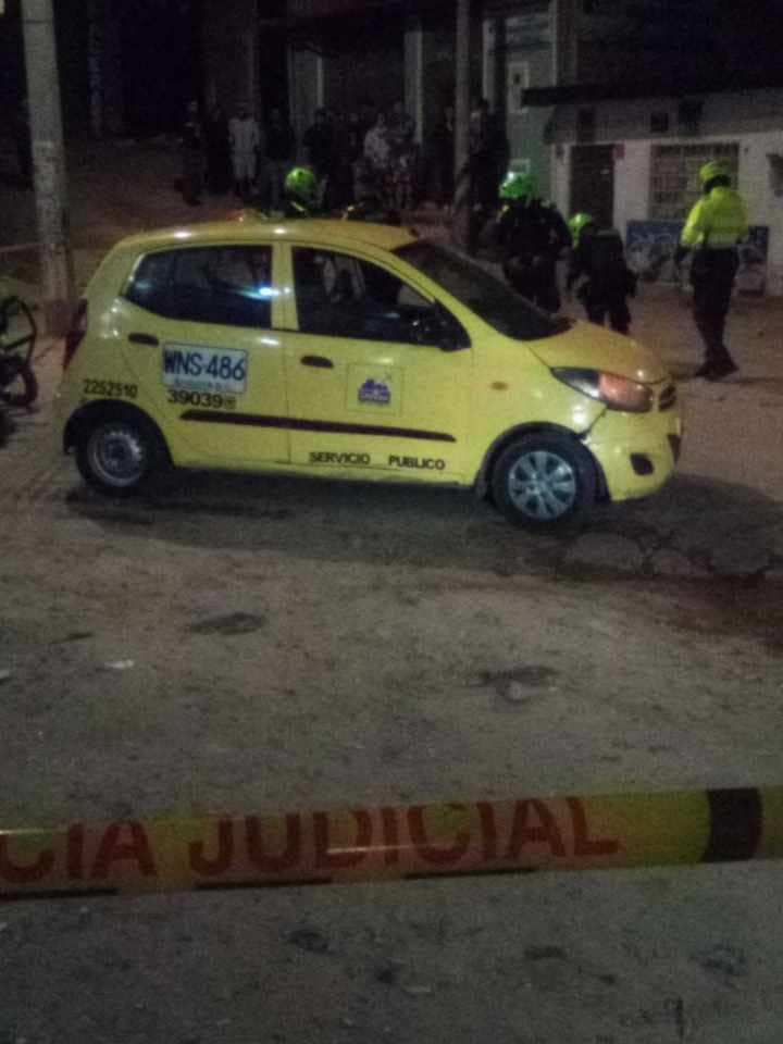 Taxista fue baleado durante un servicio en Ciudad Bolívar El pasado viernes 5 de enero, Brayan Mora, quien trabajaba como taxista, fue ultimado mientras prestaba un servicio en el barrio Los Alpes. Q'HUBO estuvo en el lugar de los hechos.