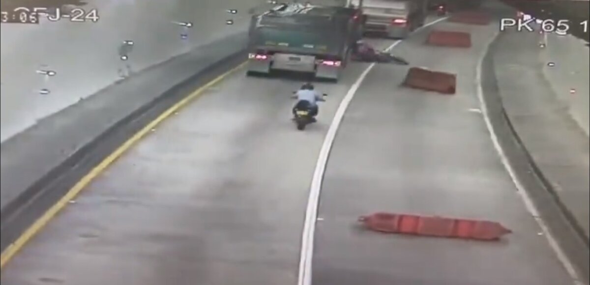 EN VIDEO: Motociclista causa accidente por peligrosa maniobra en túnel de Vía al Llano En video quedó registrado el momento exacto en el que un motociclista estuvo a punto de perder la vida por una peligrosa maniobra.
