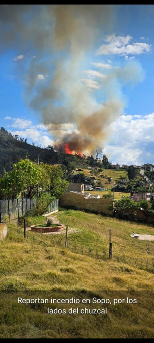 Fuerte incendio en Sopó pone en riesgo varias viviendas del municipio A esta hora se presenta un fuerte incendio en el municipio de Sopó (Cundinamarca), exactamente en la vereda El Chuscal.