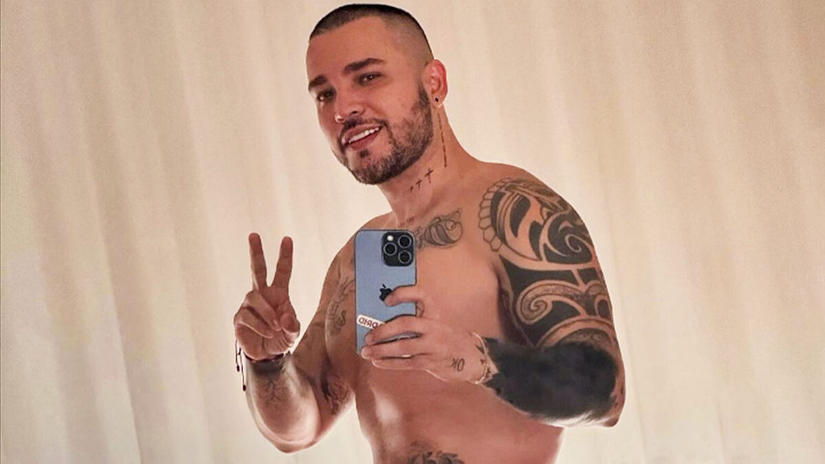Jessi Uribe tapó con blackout uno de sus tatuajes: ¿cómo era antes? #ZonaRosa El cantante de música popular no quiso ver más en su cuerpo la imagen que tenía en homenaje a su exesposa.