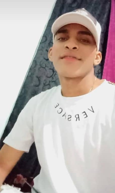 Joven venezolano desapareció en Kennedy: familia denuncia que podría estar muerto Benyer José Villegas Colina, un joven de 17 años, se encuentra desaparecido desde el mes de octubre de 2023. Según sus familiares, es probable que el joven esté muerto; sin embargo, aún no saben nada de su cadáver.