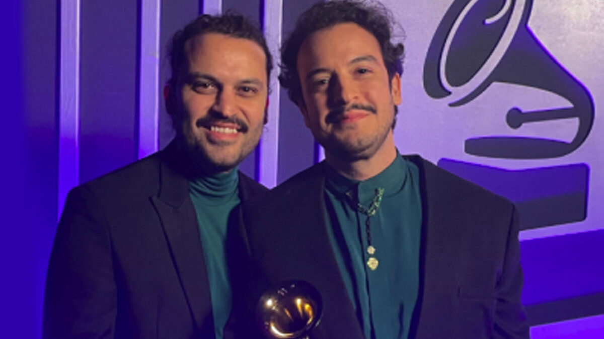 Los hermanos colombianos que ganaron un Grammy Dos hermanos colombianos decidieron montar un emprendimiento que los llevó a trabajar con un reconocido artista y ganar un Latin Grammy. Le contamos quienes son.