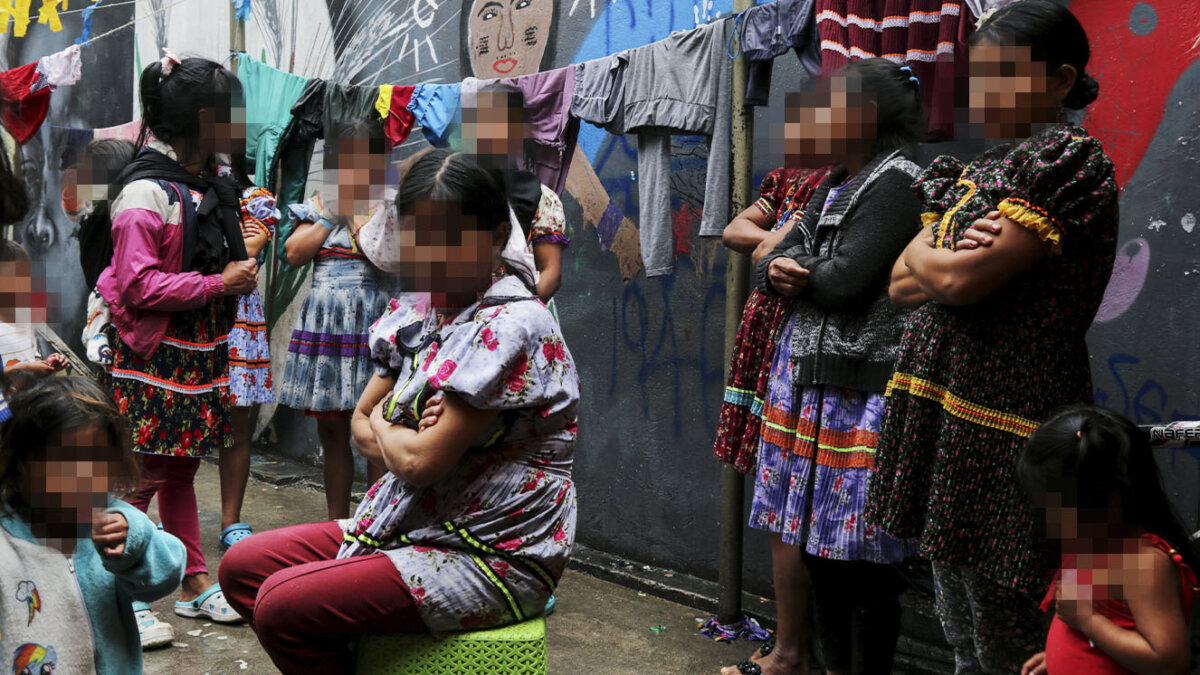 Niño indígena Embera murió en UPI de Bogotá Las autoridades distritales confirmaron la muerte de un niño de 5 años de la comunidad Indígena Embera en la Unidad de Protección Integral (UPI) La Rioja, ubicada en la Calle 4 con Avenida Caracas.
