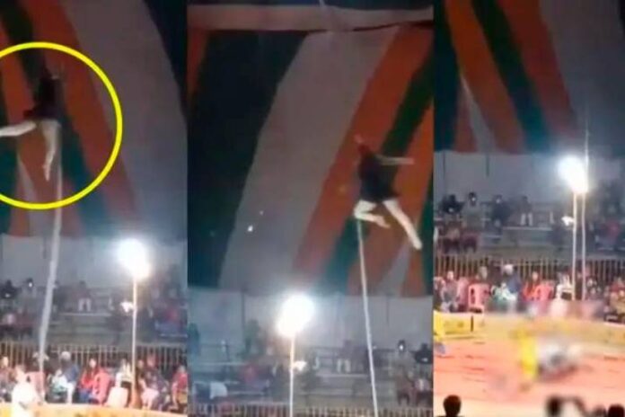 ¡Tragedia en circo! Gimnasta se ahorca durante un espectáculo en vivo En un video quedó registrado el aterrador momento en el que una gimnasta se ahorca durante un espectaculo.