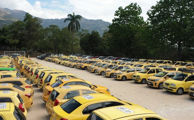 14.000 taxistas serán beneficiados con salario emocional En Colombia, una compañía de taxis se ha vuelto pionera en el desarrollo de un innovador ecosistema de bienestar para sus conductores.