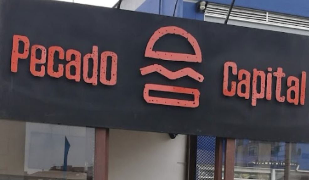 A mano armada atracaron restaurante de hamburguesas en Cedritos Dos pillos en moto cometieron un atraco a mano armada al interior de un restaurante de hamburguesas en el barrio Cedritos, en la localidad de Usaquén.
