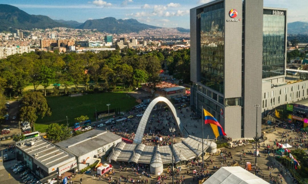 Arrancó la Vitrina Turística ANATO 2024: Bogotá presenta su diversidad al mundo La ciudad de Bogotá se prepara para ser el epicentro del turismo en Colombia con la inauguración de la Vitrina Turística ANATO 2024, que se llevará a cabo del 28 de febrero al 1 de marzo en Corferias.