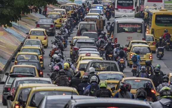 Así quedaron las restricciones de movilidad en Bogotá El alcalde Carlos Galán anunció que ya no habrá pico y placa este sábado 3 de febrero y explicó cómo quedan las medidas de movilidad por la Alerta Ambiental Fase I en Bogotá.