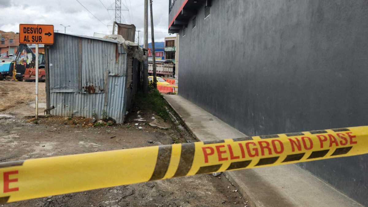 Ataque a bala en zona de residencias de Usme dejó un muerto y una herida Jhon Freddy León fue la víctima mortal del ataque a bala que se presentó en la zona de residencias de Chicó Sur (Usme). Una mujer de 68 años resultó herida.