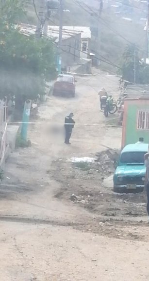 Cristián fue vilmente asesinado en Ciudad Bolívar En la parte alta de Ciudad Bolívar, un joven fue vilmente asesinado sobre el mediodía del lunes, lo que tiene hoy conmocionada a la comunidad del sur de Bogotá.