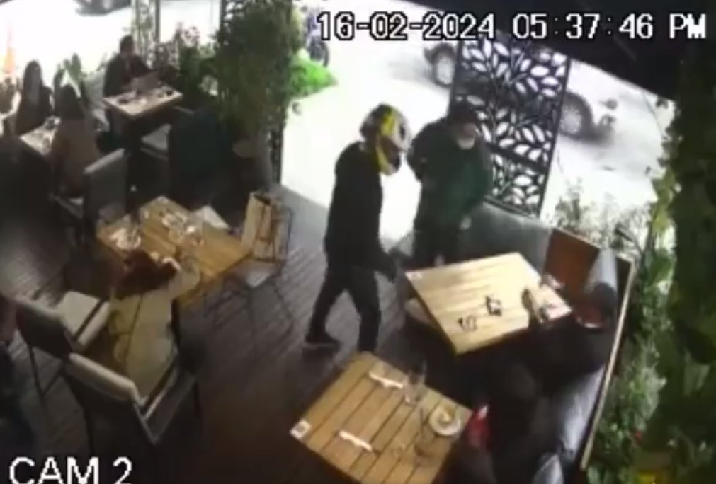 EN VIDEO: Nuevo robo masivo a gastrobar en Usaquén Un nuevo robo en un restaurante de Usaquén se presentó el pasado viernes. Con este, serían al menos 7 casos registrados en el último mes.