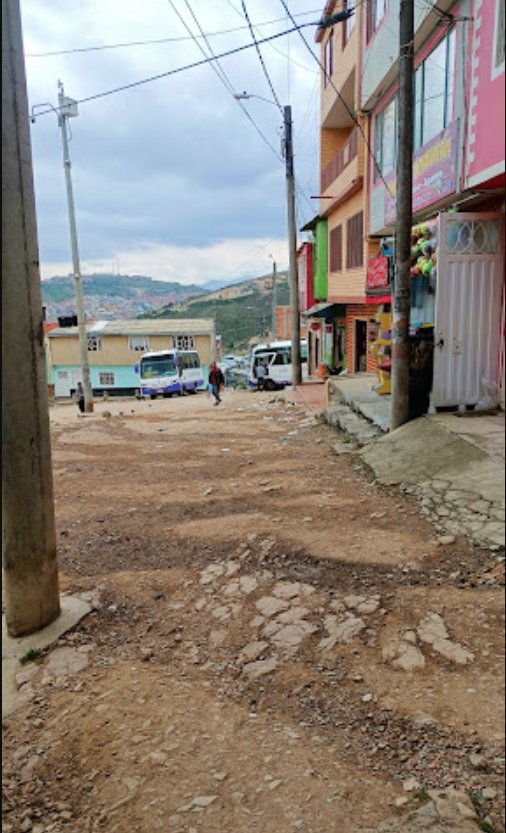 En Soacha: 2 muertos y 3 heridos dejó crimen en zona de invasión de Bellavista Un nuevo hecho violento se presentó en la invasión de Bellavista, en el municipio de Soacha, el cual dejó dos personas muertas y tres heridas.