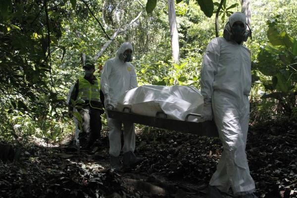Hallan dos cuerpos con signos de violencia en zona boscosa de San Cristóbal Un hombre y una mujer fueron hallados con signos de violencia en un paraje boscoso del barrio Juan Rey (San Cristóbal). Esto es lo que se sabe.