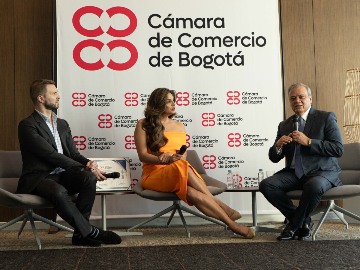 La Cámara de Comercio de Bogotá celebra la inclusión y el liderazgo Este reconocimiento pone de relieve el compromiso de la CCB con la inclusión y la diversidad, convirtiéndola en la primera Cámara de Comercio en Colombia en recibir tal distinción.