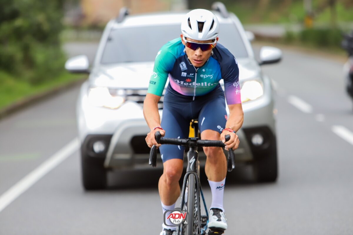 La carrera de 'Supermán' López está en riego Desde mediados de 2023, Miguel Ángel López afronta una situación complicada en su carrera deportiva. Recordemos que la Unión Ciclista Internacional suspendió en julio de ese año al boyacense por el posible “uso y posesión de una sustancia prohibida semanas previas al Giro de Italia 2022”.