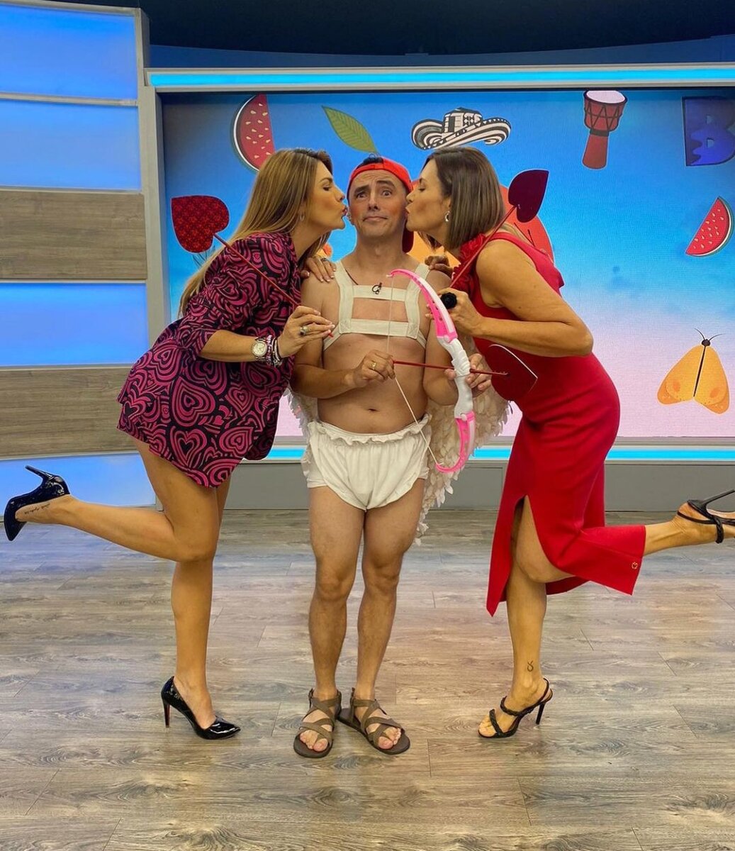 Luchito salió en 'paños menores' en televisión y enamoró a más de una #ZonaRosa Luchito, el humorista que alegra las mañanas en Tropicana, sorprendió en San Valentín al llegar al set de 'Buen Día Colombia' en 'paños menores' disfrazado de Cupido.